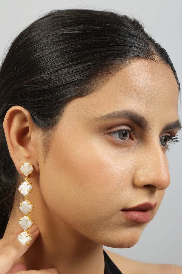 Fresh Water Pearl Long Earrings (FEMCJ002)