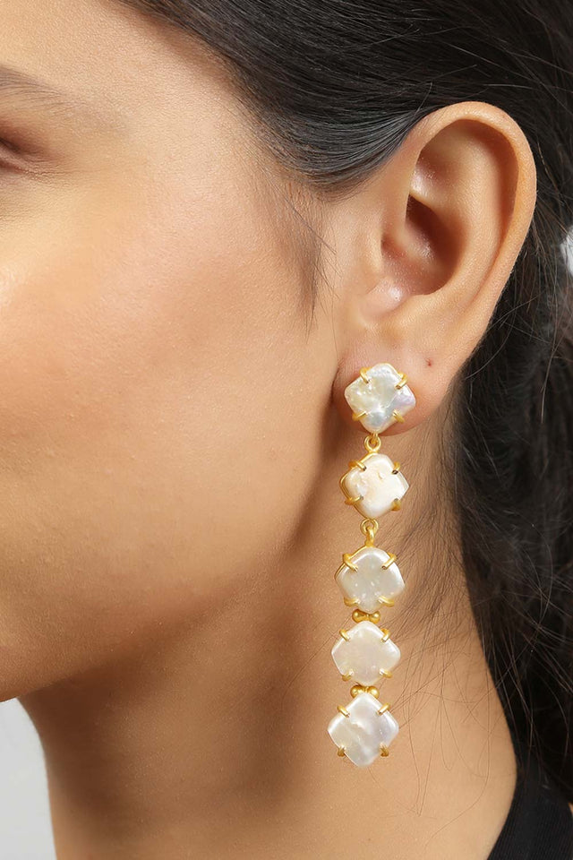 Fresh Water Pearl Long Earrings (FEMCJ002)