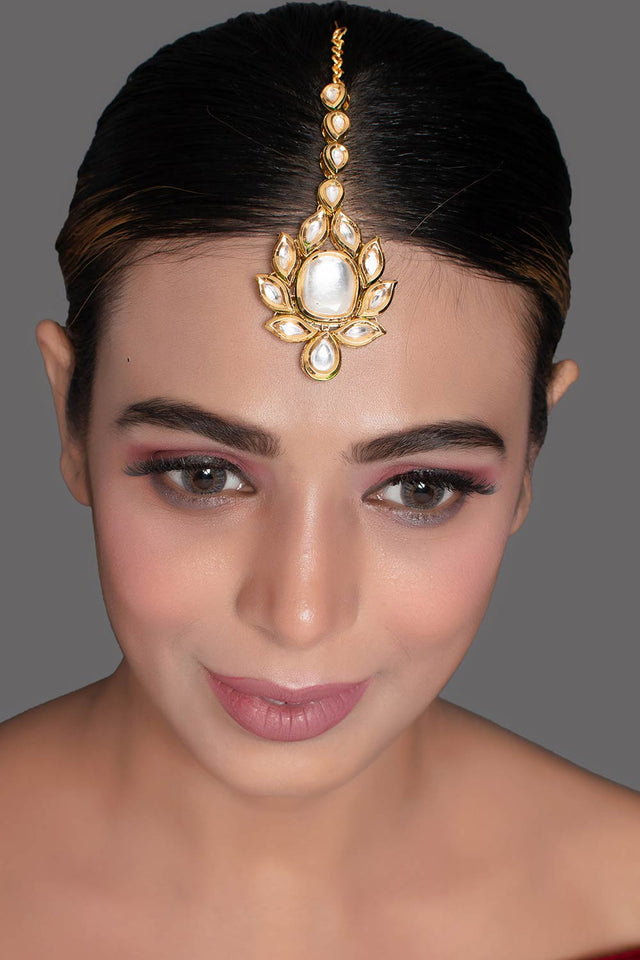 Handcrafted Kundan Mang Tikka