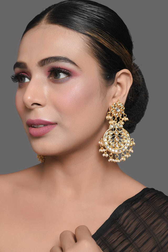 Gold Toned Kundan Crescent Shaped Earring (FEMDW041)