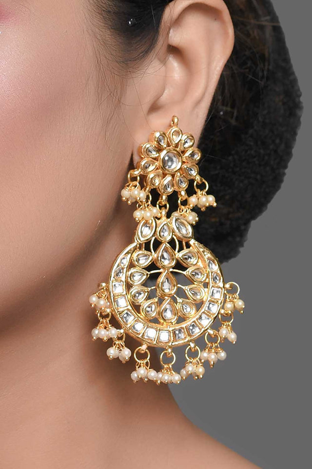 Gold Toned Kundan Crescent Shaped Earring (FEMDW041)
