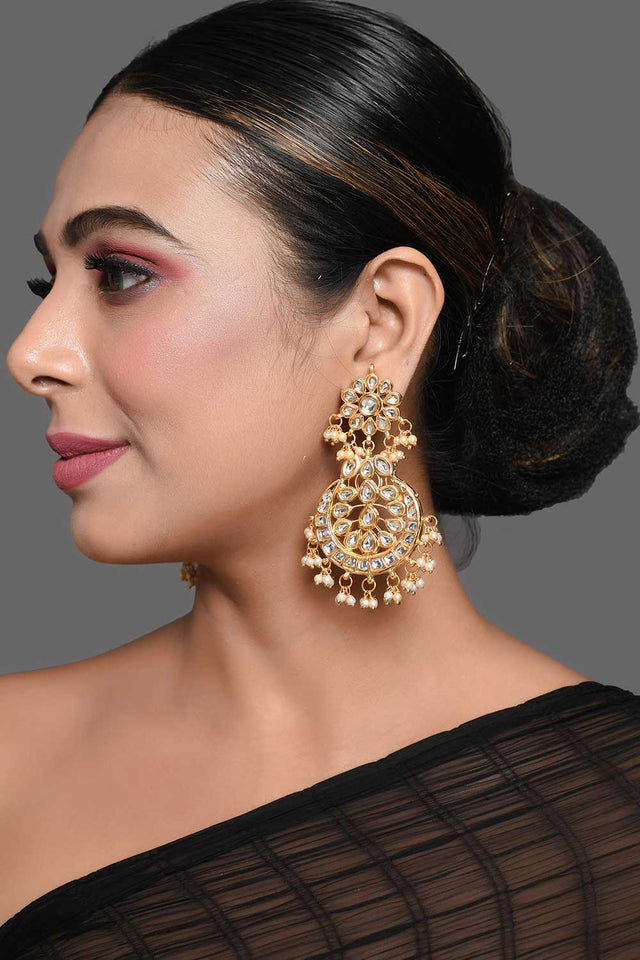 Gold Toned Kundan Crescent Shaped Earring (FEMDW041)