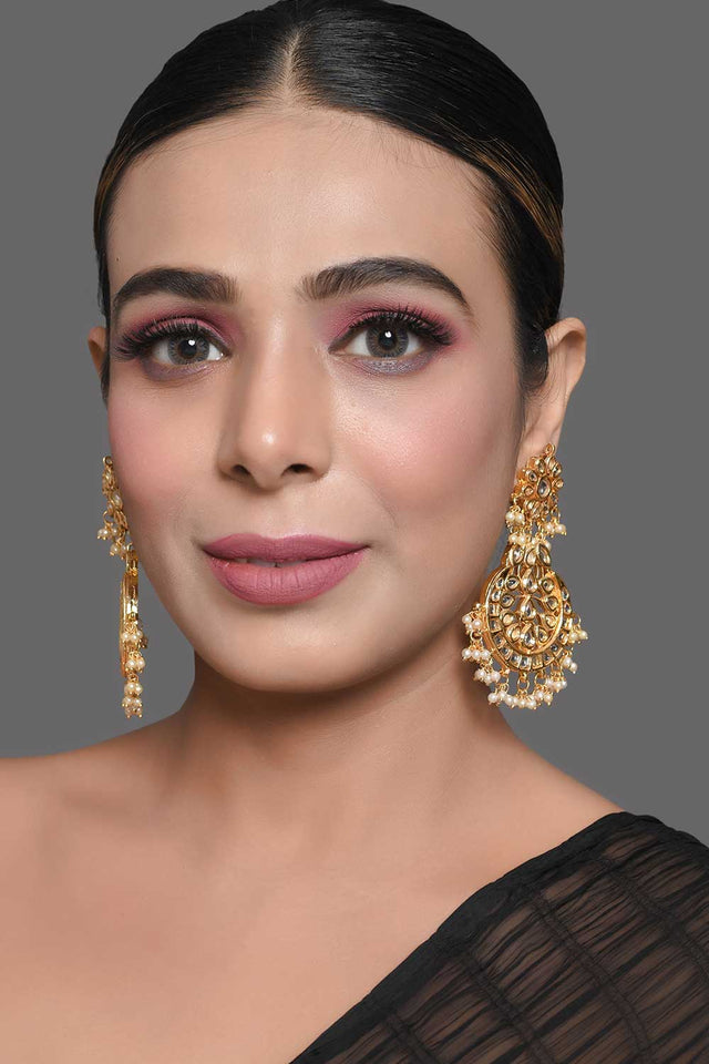 Gold Toned Kundan Crescent Shaped Earring (FEMDW041)
