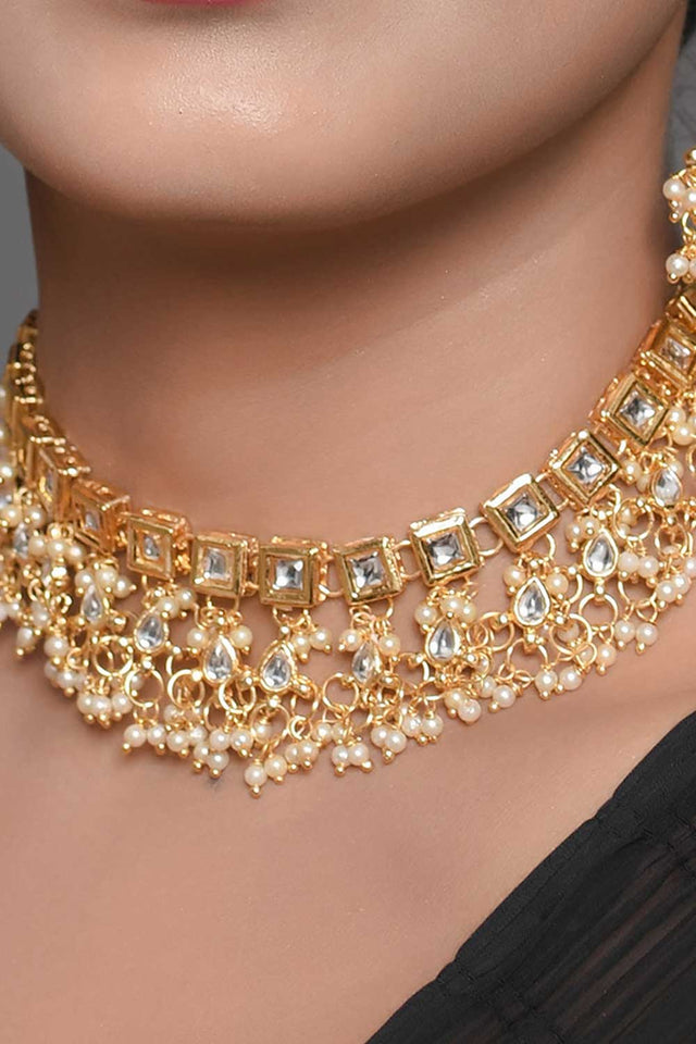 Gold Tone Kundan Necklace With Earrings (FEMDW045)