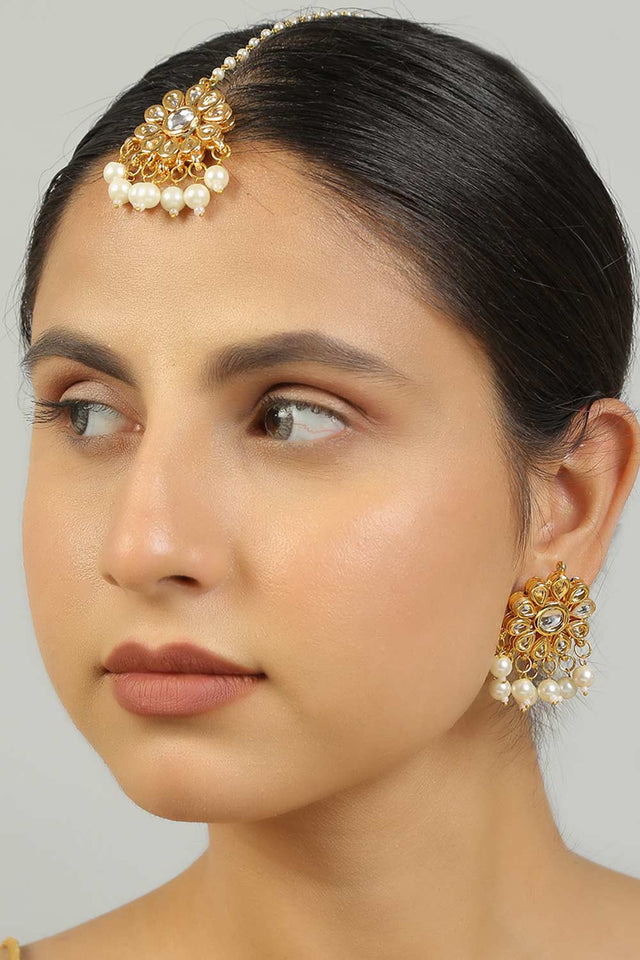 Kundan Floral Earrings With Maang Tikka Set (FEMKD023)