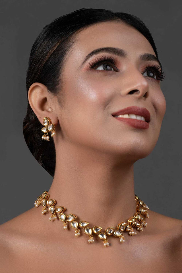 Elegant Tear Drop Shaped Necklace With Earrings (FEMNLC006)