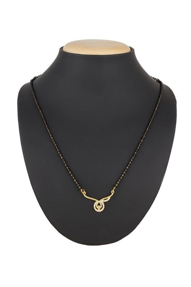 Women's Alloy Mangalsutra In White And Gold