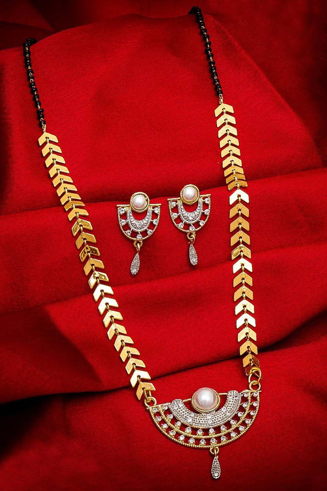 Buy Women's Alloy Mangalsutra Set in Gold Online