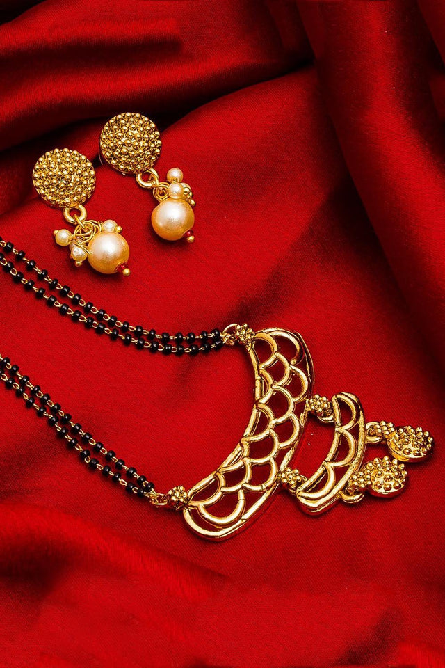 Buy The Luxor Women's Alloy Kada Bangles in Gold Online