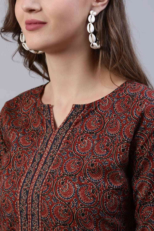 Buy Maroon Cotton geometric Printed Straight Kurta Online - Back