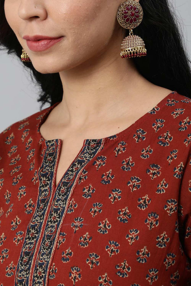 Buy Maroon Cotton Floral Printed Straight Kurta Online - Back