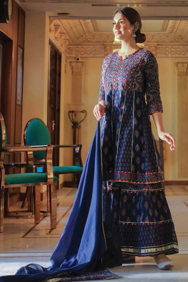 Buy Men's White Silk Blend Floral Printed Men's Kurta Pajama Jacket Set Online