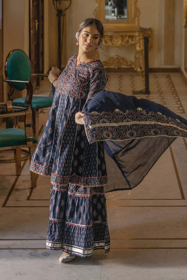 Buy Men's White Silk Blend Floral Printed Men's Kurta Pajama Jacket Set Online