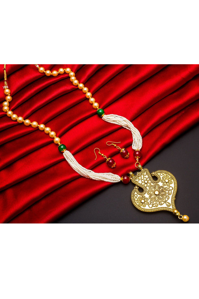 Buy Women's Alloy Necklace Set in Gold Online
