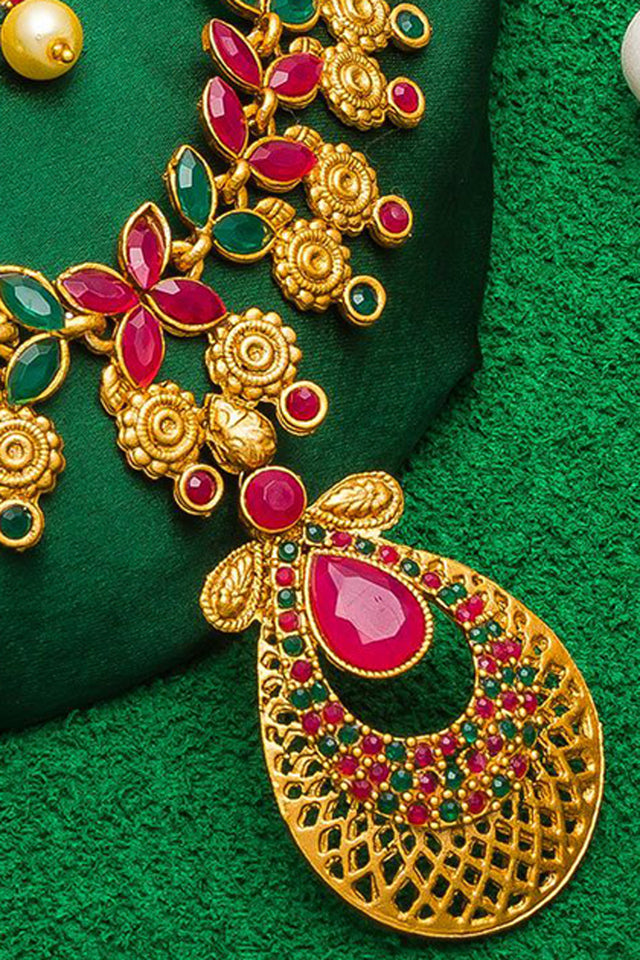 Shop Mazak Necklace For Women's Set in Red and Green At KarmaPlace