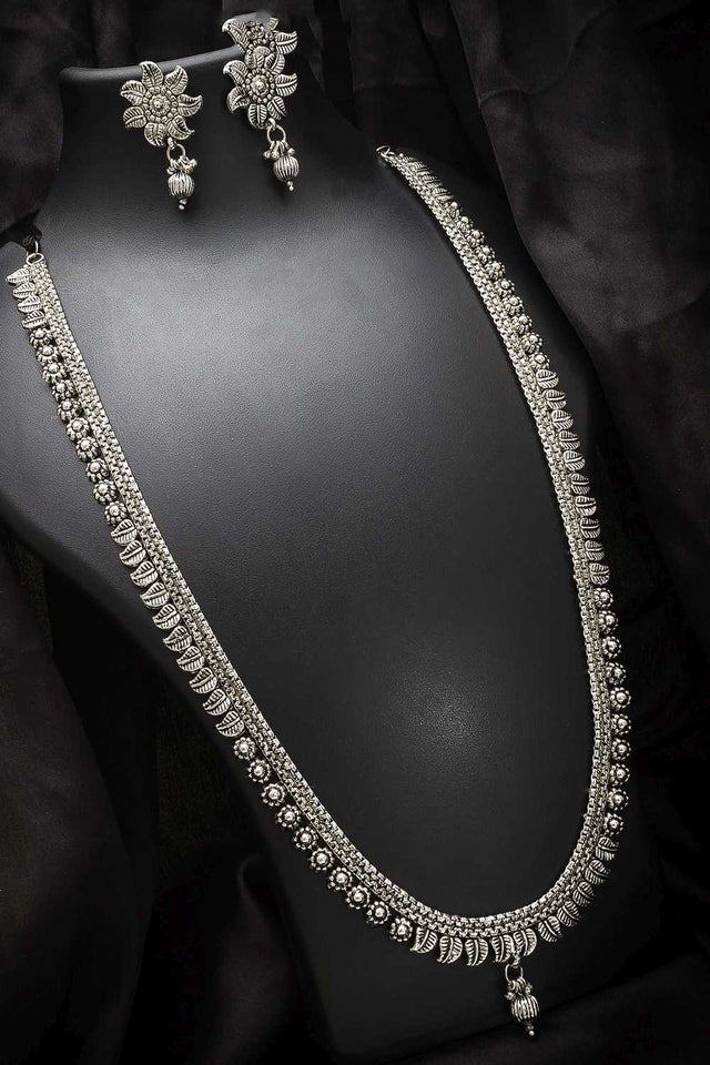 Buy Women's Oxidized Necklace Set in Silver