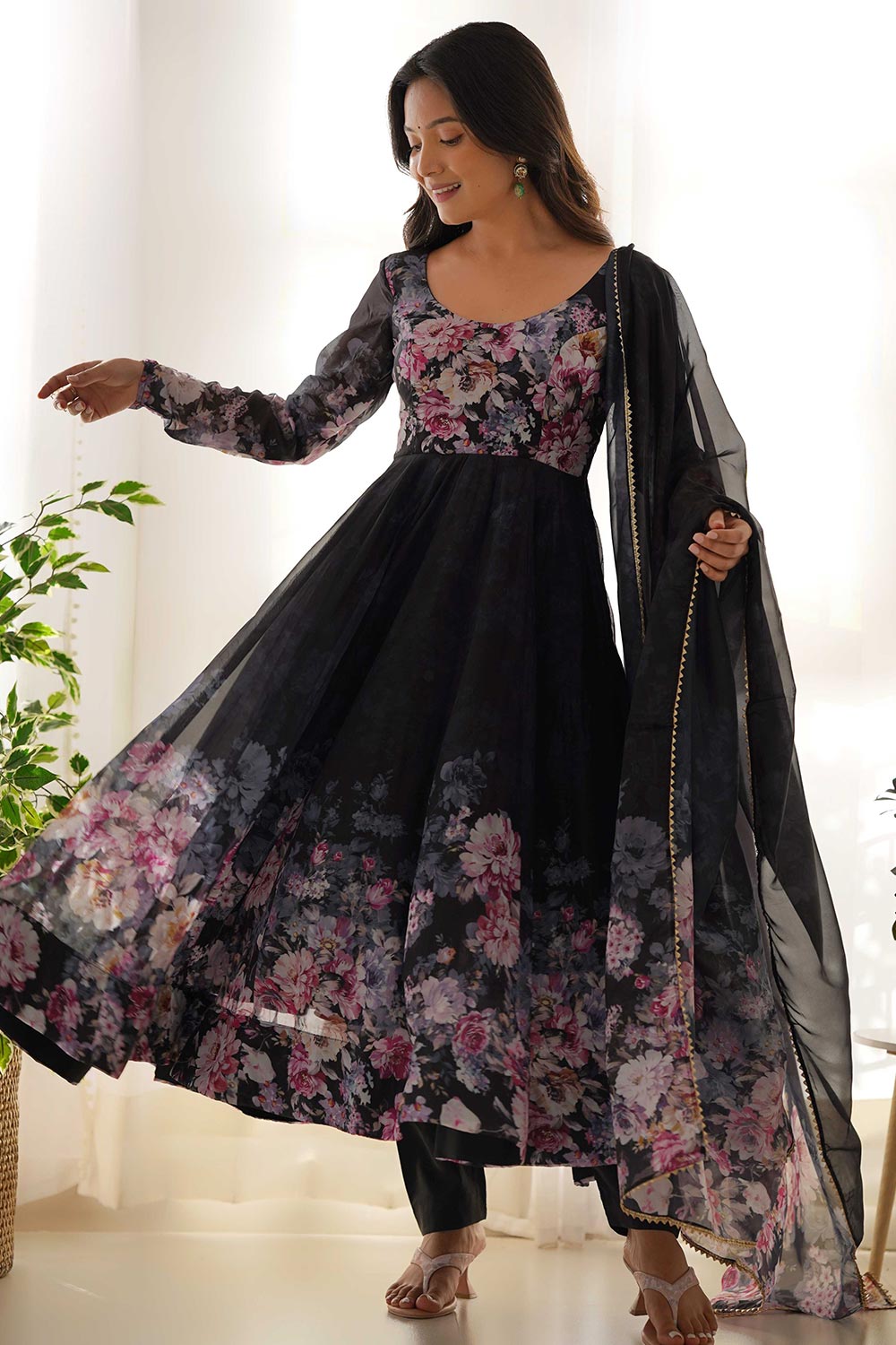 Organza Silk Fabric Fully Flair Kali Pattern With Canvas Patta Attached Padded And Zipper Gown With Dupatta And Pant (261-Black-AFKB) - XS Organza Silk Fabric Fully Flair Kali Pattern With Canvas Patta Attached Padded And Zipper Gown With Dupatta And Pant (261-Black-AFKB) - XS