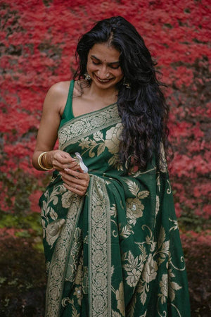 Green Banarasi Woven Soft Silk Saree (50116)