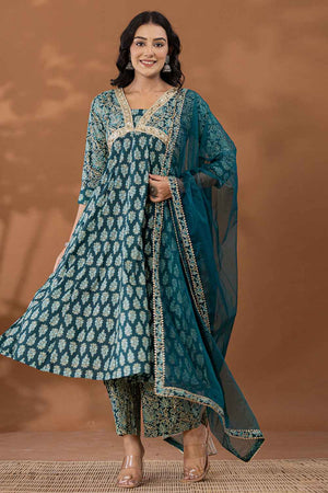 Green Ethnic Motifs Thread Work Pure Cotton Kurti Pant Set