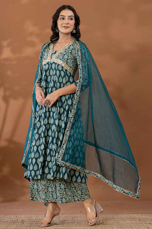 Green Ethnic Motifs Thread Work Pure Cotton Kurti Pant Set