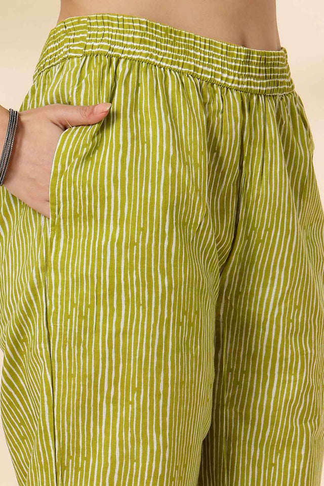 Green Floral Printed Cotton Kurti Pant Set