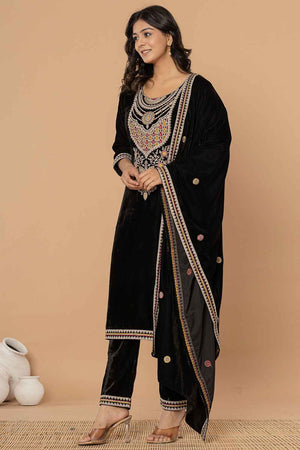 Black Solid Embroidered Velvet Kurti Pant Set (6185SKDBK)