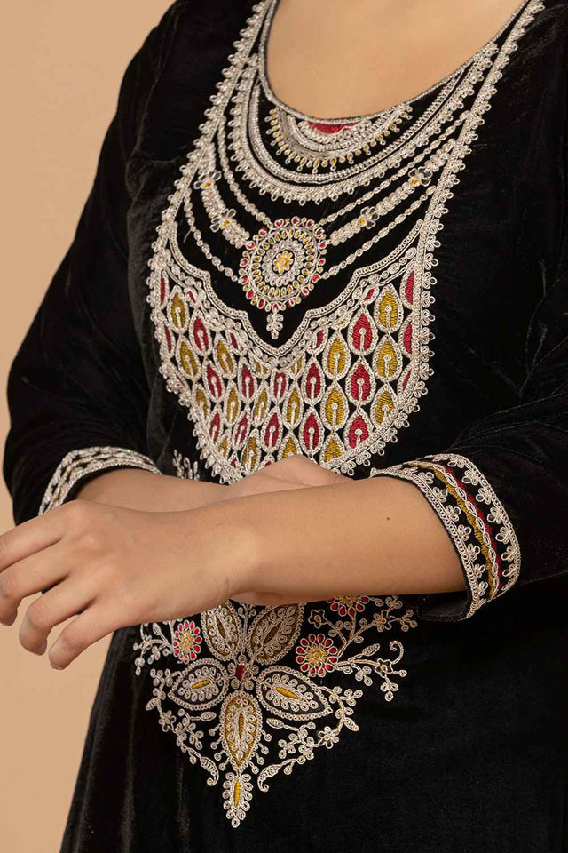 Black Solid Embroidered Velvet Kurti Pant Set (6185SKDBK)