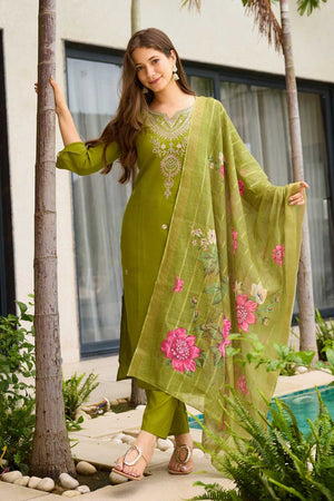 Mehendi Floral Embroidered Viscose Kurti Pant Set