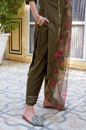 Mehendi Floral Embroidered Rayon Kurti Pant Set (ACA5561)