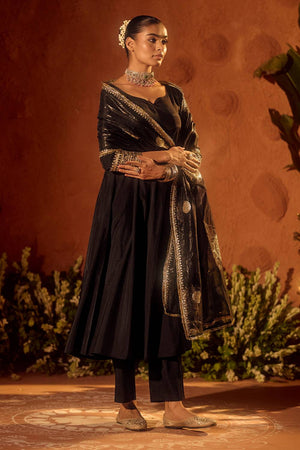 Black Solid Chanderi Kurti Pant Set (ACA5938)