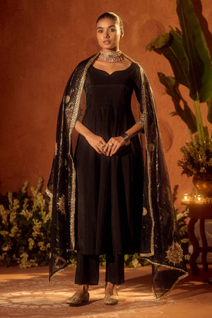 Black Solid Chanderi Kurti Pant Set (ACA5938)