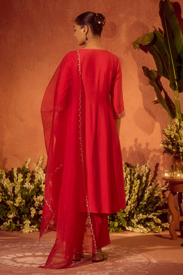 Red Embroidered Chanderi Kurti Pant Set (ACA5939)
