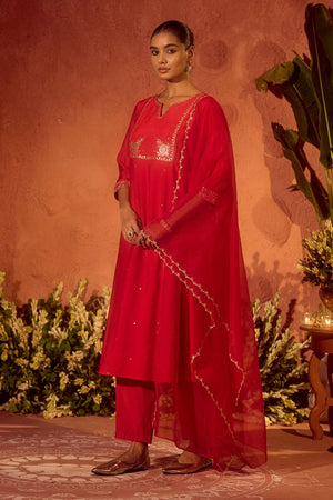 Red Embroidered Chanderi Kurti Pant Set (ACA5939)