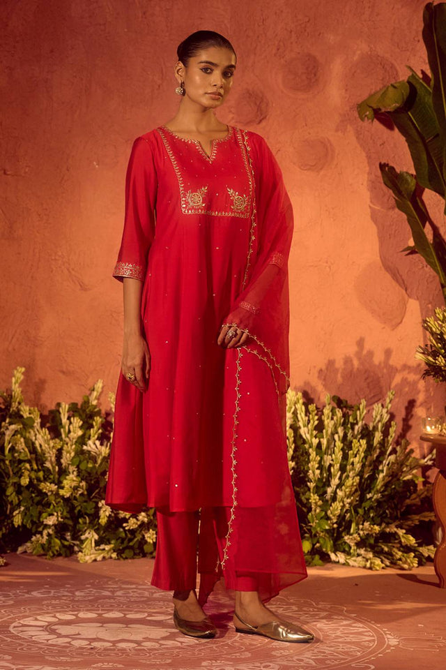 Red Embroidered Chanderi Kurti Pant Set (ACA5939)