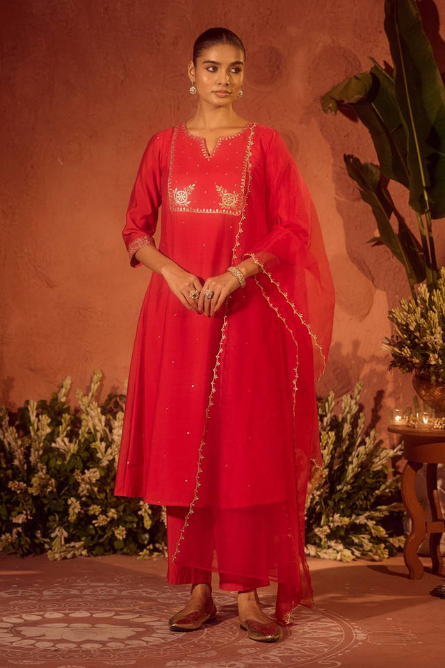 Red Embroidered Chanderi Kurti Pant Set (ACA5939)