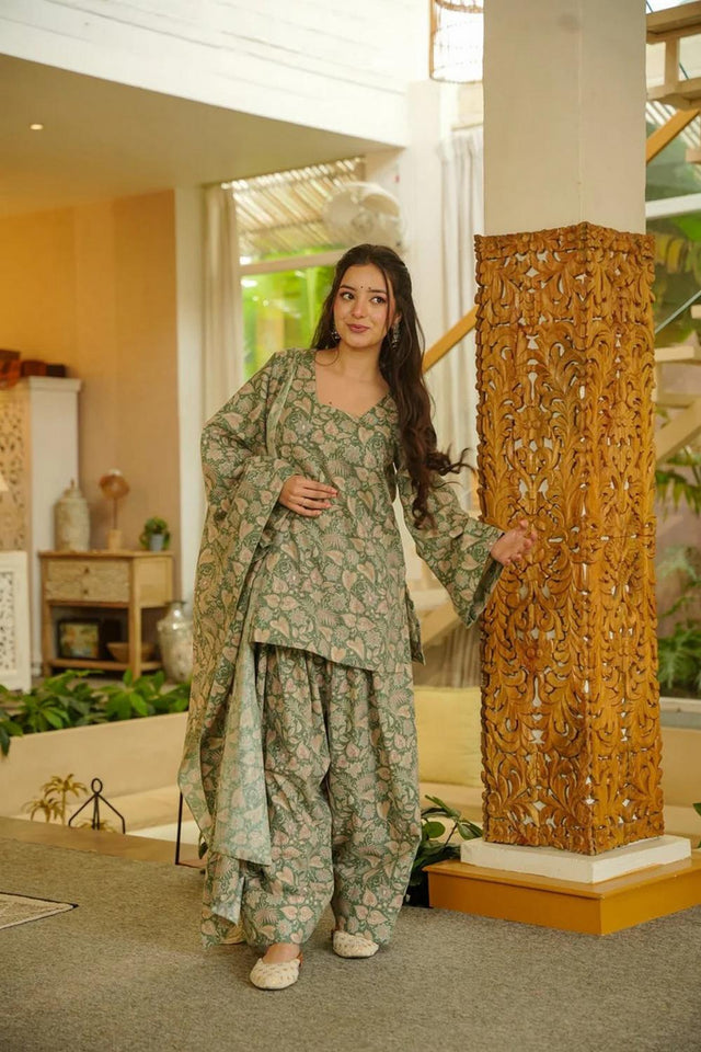 Green Floral Printed Cotton Blend Kurti Pant Set (ACA6766)