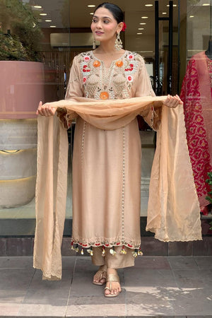 Cream Floral Embroidered Chanderi Kurti Pant Set (ACA6780)
