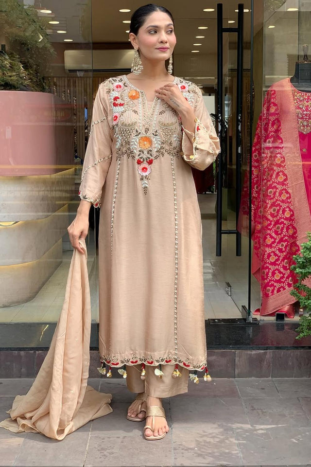 Cream Floral Embroidered Chanderi Kurti Pant Set (ACA6780)