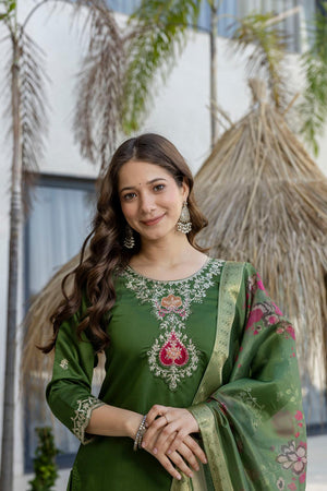 Green Embroidered Chanderi Kurti Pant Set (ACA7025)