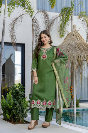 Green Embroidered Chanderi Kurti Pant Set (ACA7025)