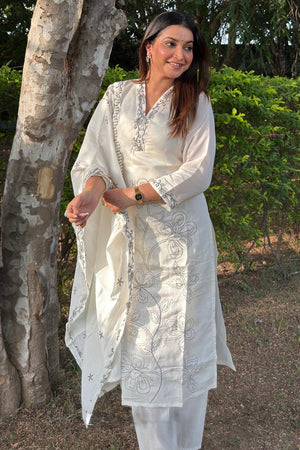 White Floral Embroidered Silk Blend Kurti Pant Set (ACA7105)