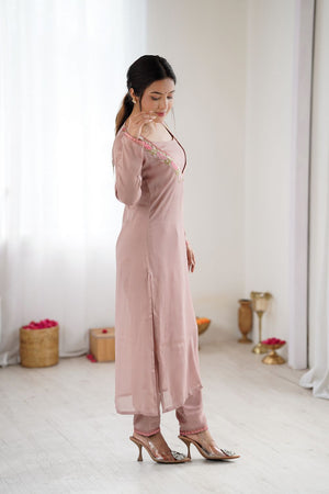 Peach Georgette Floral Embroidered Kurti Pant Set (ACA8602)