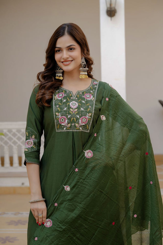 Green Floral Embroidered Silk Kurti Pant Set (ACB2252)