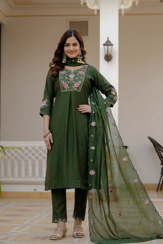 Green Floral Embroidered Silk Kurti Pant Set (ACB2252)