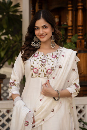 White Floral Embroidered Silk Kurti Pant Set (ACB2254)