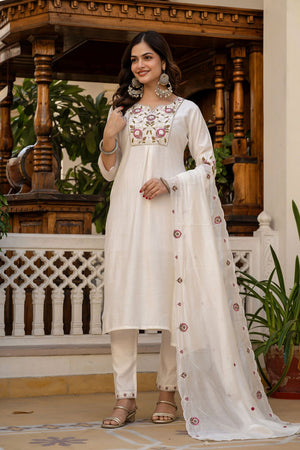 White Floral Embroidered Silk Kurti Pant Set (ACB2254)