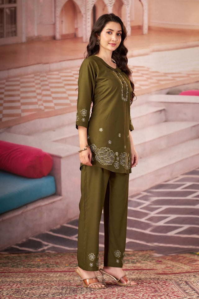 Mehendi Floral Embroidered Rayon Co-Ord Set (ACB2416)