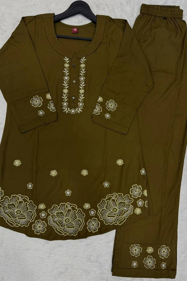 Mehendi Floral Embroidered Rayon Co-Ord Set (ACB2416)
