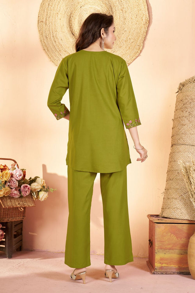 Mehendi Floral Embroidered Rayon Co-Ord Set (ACB2426)
