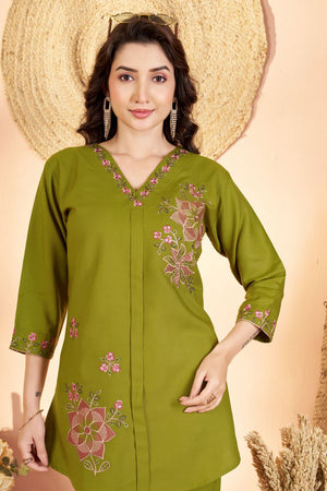 Mehendi Floral Embroidered Rayon Co-Ord Set (ACB2426)